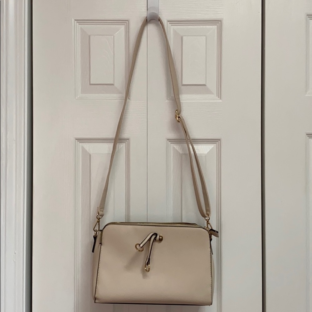 Beige purse with lots of pockets and long strap